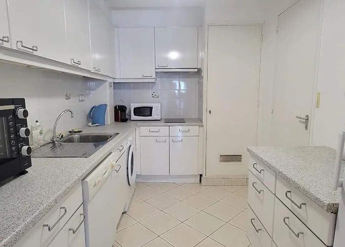 Apartament With Terrace At The Foot Of The Saint-Raphaël