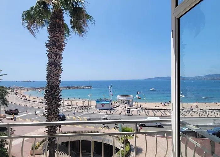 With Terrace At The Foot Of The 아파트 *