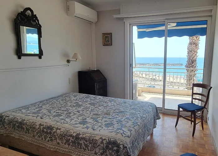 Apartament With Terrace At The Foot Of The Saint-Raphaël