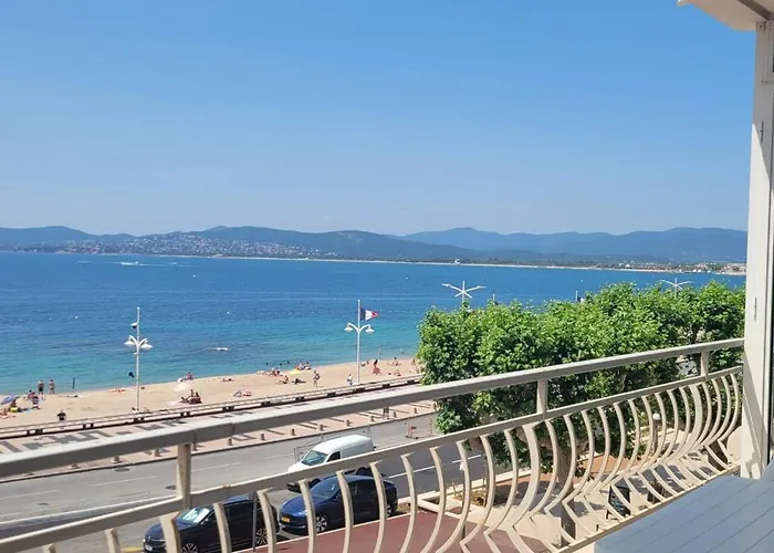 아파트 With Terrace At The Foot Of The *